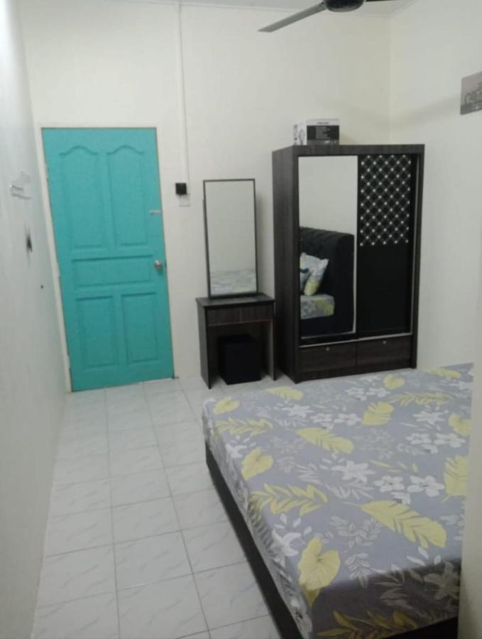 Brown Teluk Kemang Rumah percutian